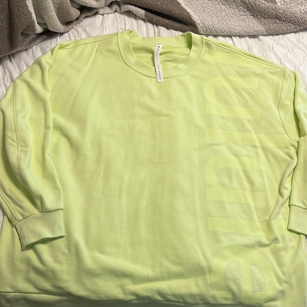 NWOT LULULEMON SWEATSHIRT. Size 20